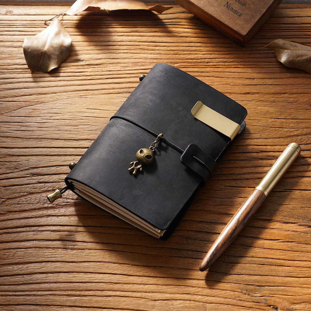 Vintage Leather Cover Notebook With Lashing Design For Business